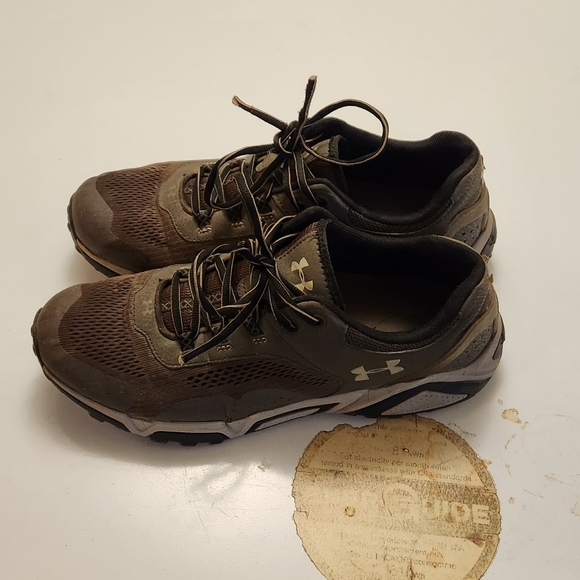 Men's Under Armour running shoes - Picture 2 of 3